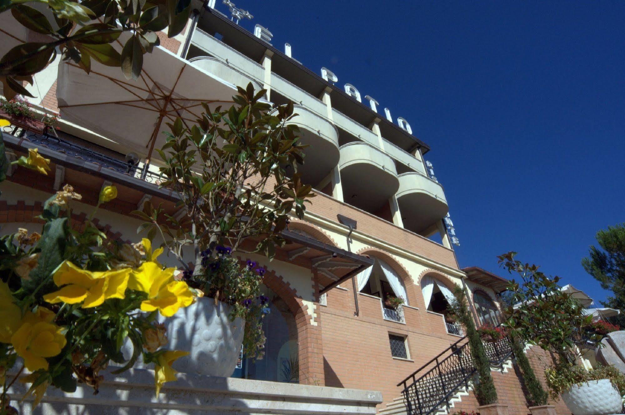 El Patio Hotel Корчано Екстериор снимка
